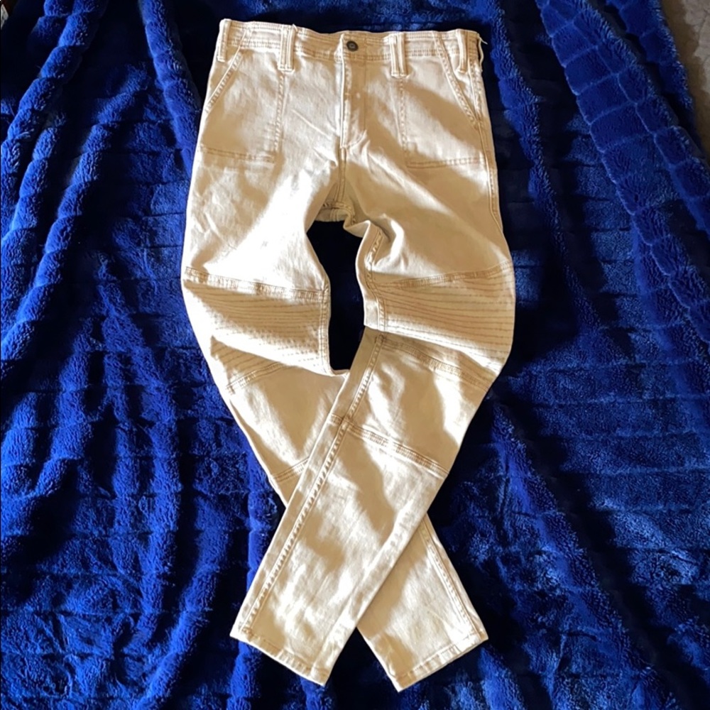 HOLLISTER KHACKI SKINNY PANTS.FRONT & BACK POCKETS